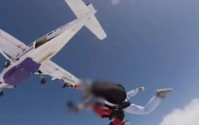 天津一高空跳伞项目发生事故，一男一女不幸遇难；跳伞基地：“这两个人跳伞溺水了”，该项目已被叫停，目前事故还在调查处理中