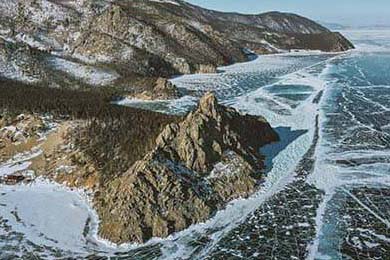 【玉渊谭天：人民币正从交易货币延伸至资产货币】玉渊谭天发文称，近来，人民币汇率突破新关口，创下2023年5月4日以来33个月最高纪录。谭主想分享升值背后的几个趋势：1. 市场对中国的语气已经变了。近来，许多国际机构在发布新一年的资产配置建议时，对人民币相关资产的讨论已经从“要不要配置人民...