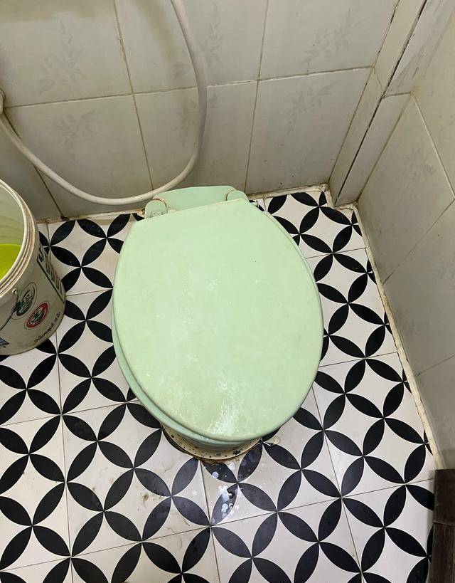 老挝的厕所天下无敌，老挝的菜市场好哇塞，老挝的学校触目惊心