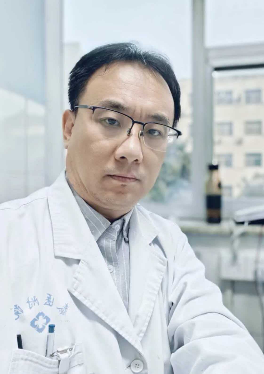 李明医生突然离世,年仅48岁,网友:他拼命服务患者,却未能保住自己