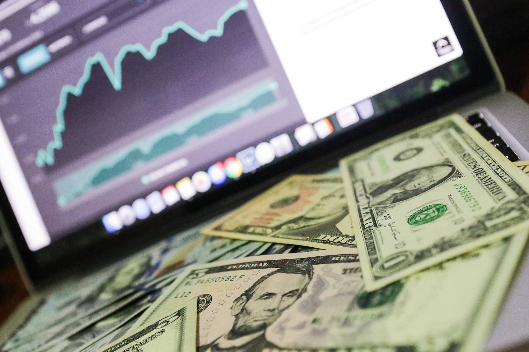 证券投资模拟(证券投资模拟实验报告)